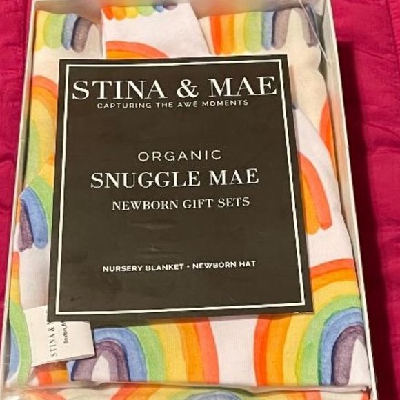 BRAND NEW STINA & MAE ORGANIC NURSERY BLANKET AND NEWBORN HAT GIFT SET RAINBOW - Picture 6 of 6